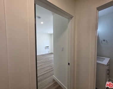 11051 Missouri Avenue - Photo Thumbnail 47