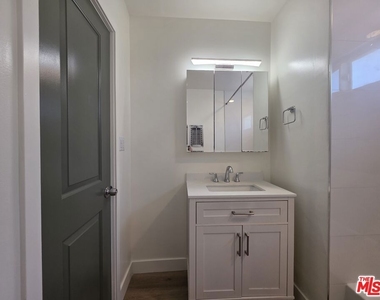 11051 Missouri Avenue - Photo Thumbnail 22