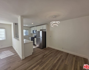 11051 Missouri Avenue - Photo Thumbnail 2