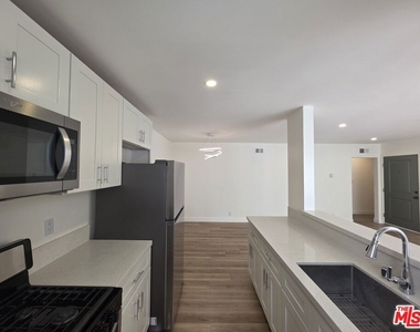 11051 Missouri Avenue - Photo Thumbnail 24