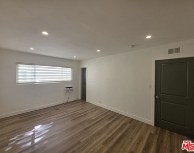 11051 Missouri Avenue - Photo Thumbnail 36