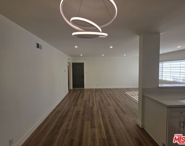 11051 Missouri Avenue - Photo Thumbnail 9