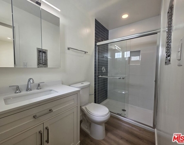 11051 Missouri Avenue - Photo Thumbnail 12