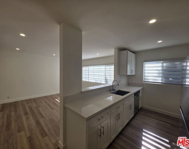 11051 Missouri Avenue - Photo Thumbnail 7