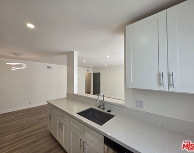 11051 Missouri Avenue - Photo Thumbnail 23