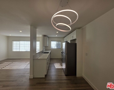 11051 Missouri Avenue - Photo Thumbnail 8