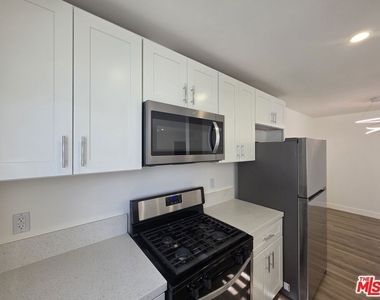 11051 Missouri Avenue - Photo Thumbnail 25