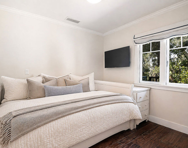 9530 Moonridge Terrace Place - Photo Thumbnail 32
