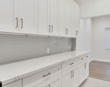134 S Elm Drive - Photo Thumbnail 5
