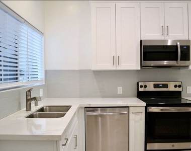 134 S Elm Drive - Photo Thumbnail 4
