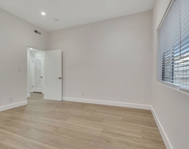 134 S Elm Drive - Photo Thumbnail 19