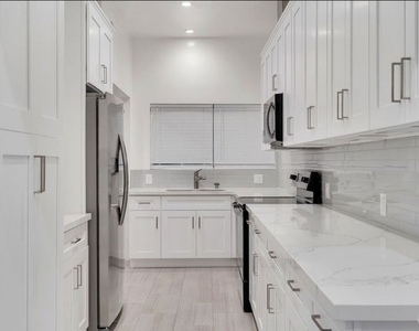 134 S Elm Drive - Photo Thumbnail 6
