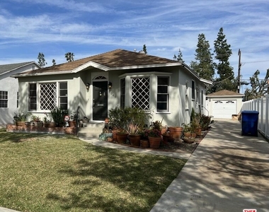 5048 Enfield Avenue - Photo Thumbnail 1