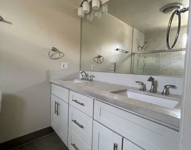 5048 Enfield Avenue - Photo Thumbnail 11