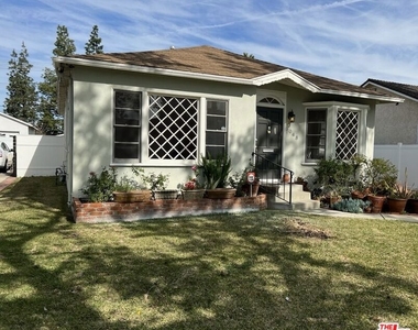 5048 Enfield Avenue - Photo Thumbnail 2