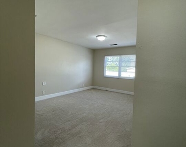 5048 Enfield Avenue - Photo Thumbnail 25