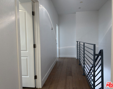 238 N Park View - Photo Thumbnail 15