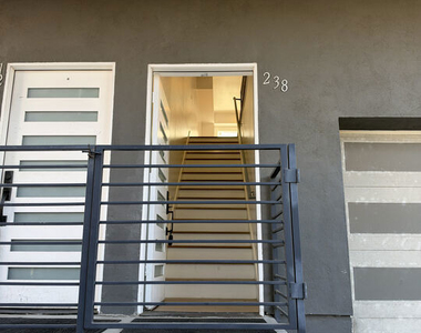 238 N Park View - Photo Thumbnail 1