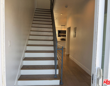 238 N Park View - Photo Thumbnail 11