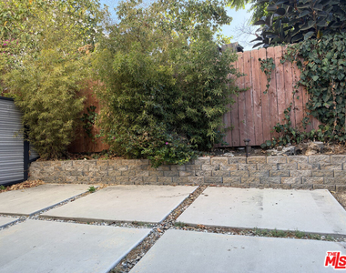 238 N Park View - Photo Thumbnail 24