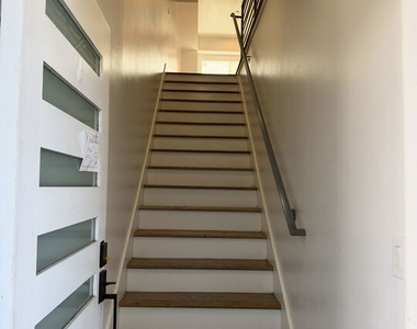 238 N Park View - Photo Thumbnail 2