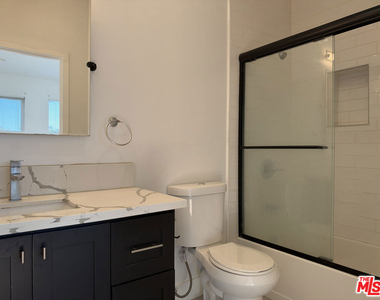 238 N Park View - Photo Thumbnail 14