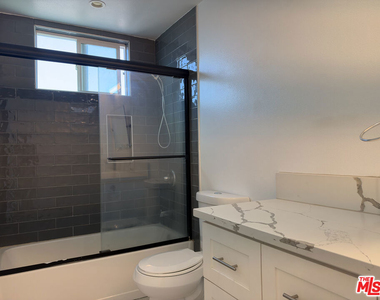 238 N Park View - Photo Thumbnail 17