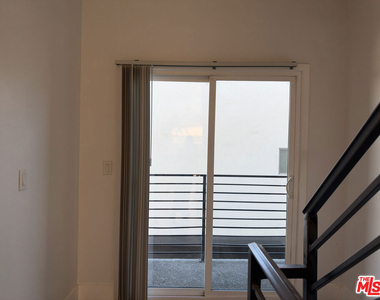 238 N Park View - Photo Thumbnail 10