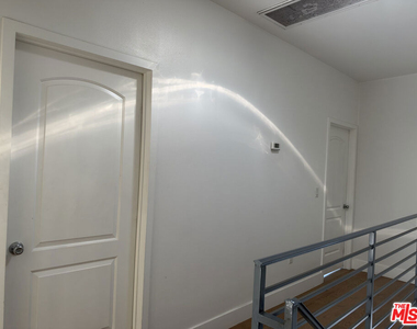 238 N Park View - Photo Thumbnail 21