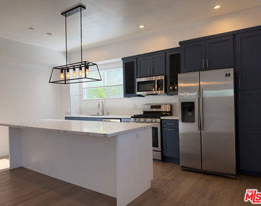 238 N Park View - Photo Thumbnail 6