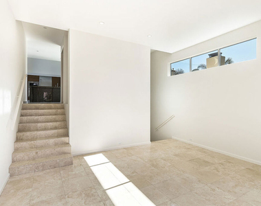 714 Westbourne Drive - Photo Thumbnail 4