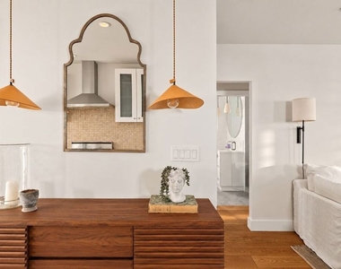 1605 Cabrillo Avenue - Photo Thumbnail 6