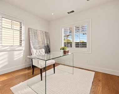 1605 Cabrillo Avenue - Photo Thumbnail 14