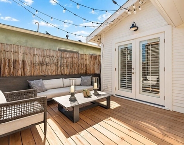 1605 Cabrillo Avenue - Photo Thumbnail 4