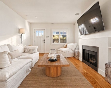 1605 Cabrillo Avenue - Photo Thumbnail 1