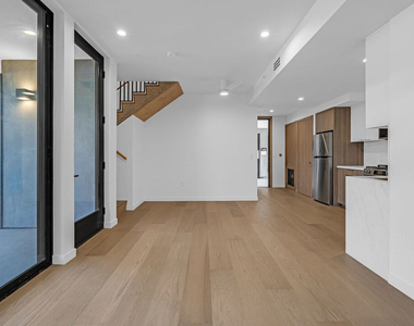1257 N Detroit Street - Photo Thumbnail 5