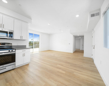 14825 Delano Street - Photo Thumbnail 5