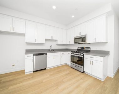 14825 Delano Street - Photo Thumbnail 11