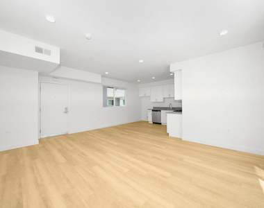 14825 Delano Street - Photo Thumbnail 12