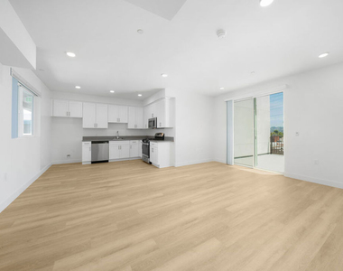 14825 Delano Street - Photo Thumbnail 18
