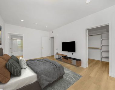 14825 Delano Street - Photo Thumbnail 7