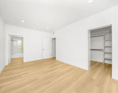 14825 Delano Street - Photo Thumbnail 14