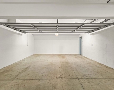 272 N Chester Avenue - Photo Thumbnail 17