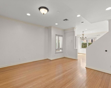 272 N Chester Avenue - Photo Thumbnail 2