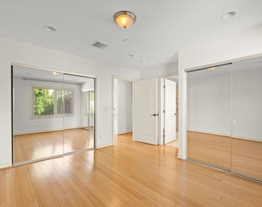 272 N Chester Avenue - Photo Thumbnail 11
