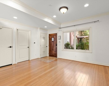 272 N Chester Avenue - Photo Thumbnail 3