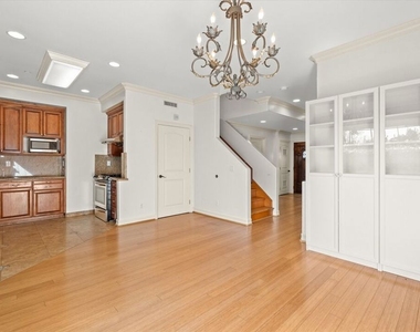 272 N Chester Avenue - Photo Thumbnail 7