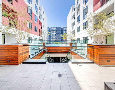 1234 Wilshire Boulevard - Photo Thumbnail 13