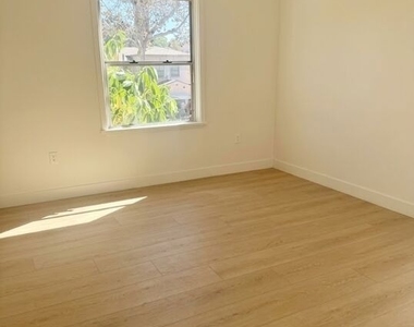 4305 Garthwaite Avenue - Photo Thumbnail 2