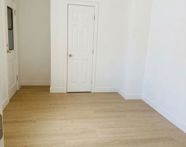 4305 Garthwaite Avenue - Photo Thumbnail 4